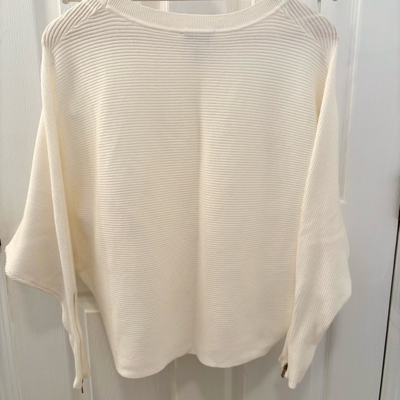 Carmen Marc Valvo Ivory Cream Women's Dolman Zipper Sleeve Sweater. Medium - Picture 6 of 8